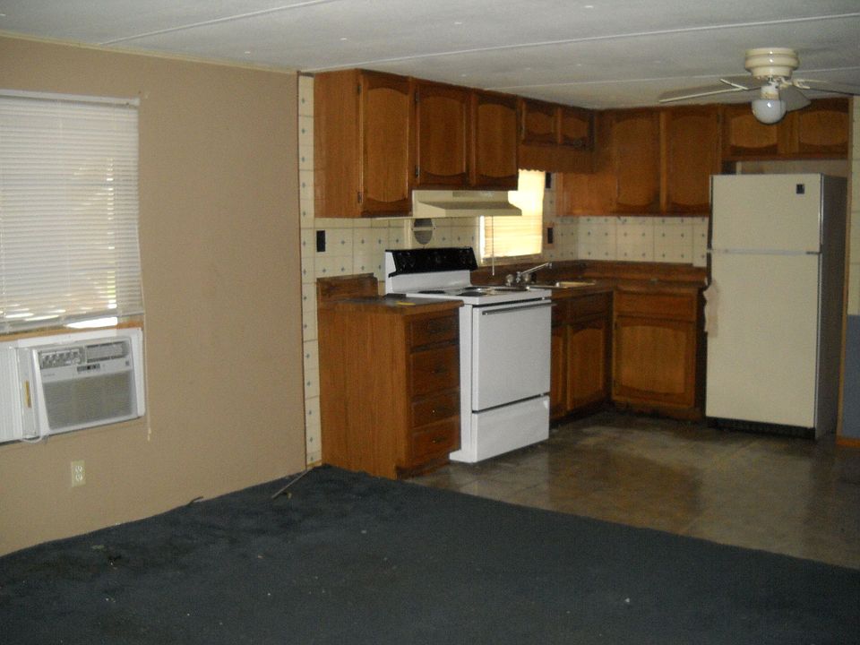 LIVING ROOM/KITCHEN