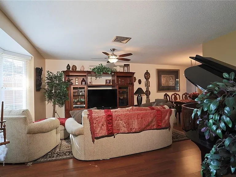 2929 Mayflower St — Photo 3