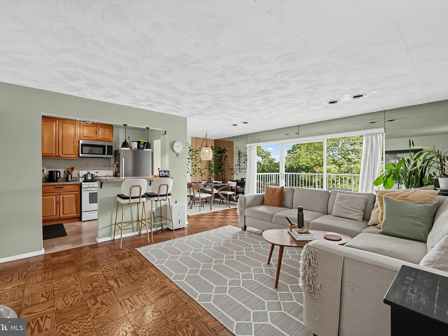 Huntington Club Condo — Photo 4