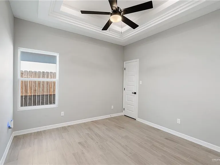 3419 Inez St — Photo 6