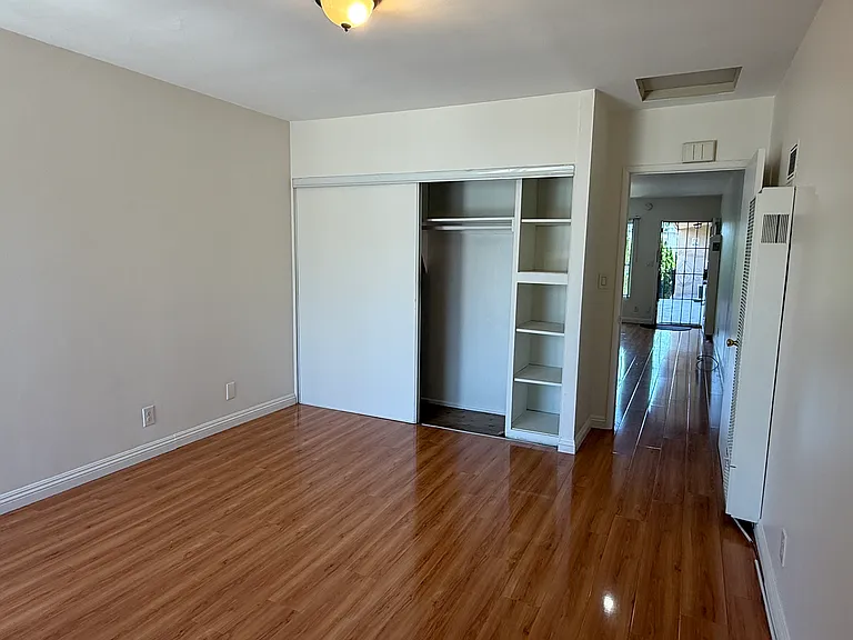913 E Windsor Rd #6 — Photo 13