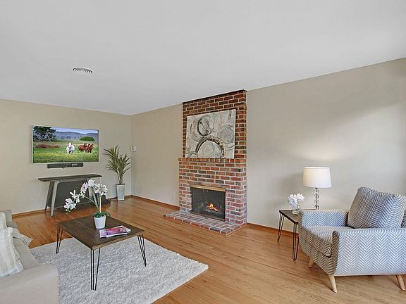 2nd image of 878 Hummingbird Dr