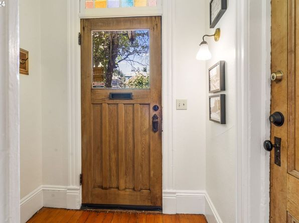 portland-oregon-2076780085 picture