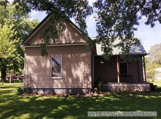 405 S Walnut St, Versailles, MO 65084