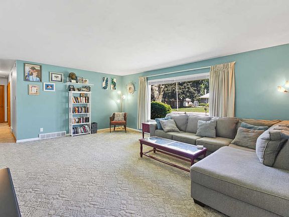 3rd image of 2905 W Valanna Ct