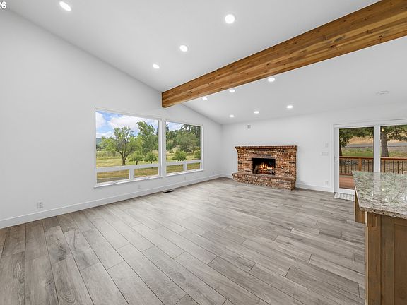 5th image of 906 Old Garden Valley Rd