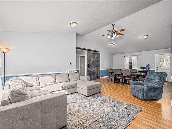 4th image of 837 Arapaho Dr