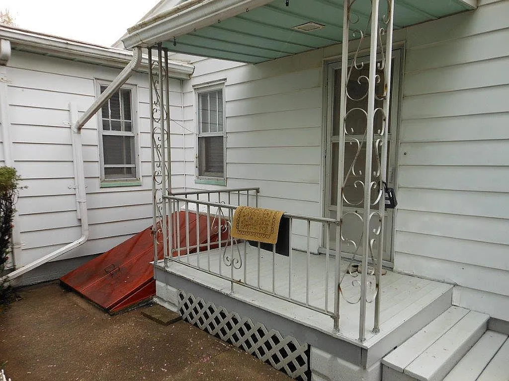 134 Glen Oak St photo 1