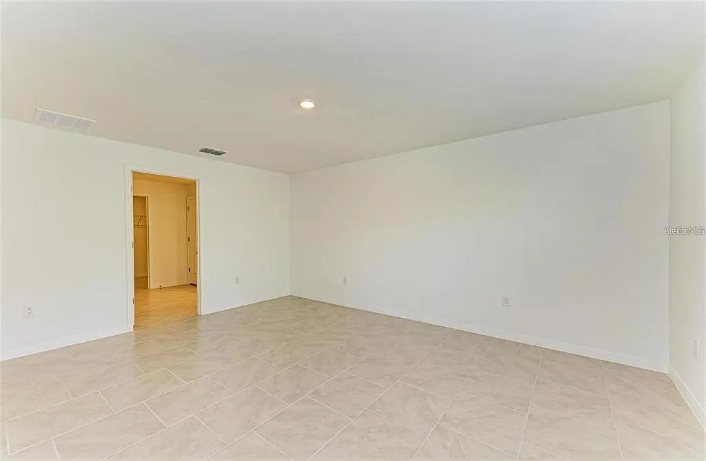 4 bed, 2.0 bath, 1941 sqft, $2,200 — Photo 4