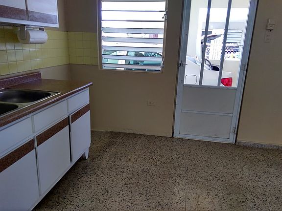 KITCHEN CARPORT ENTRANCE
