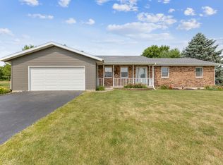 5394 S Mill Pond Rd, Rochelle, IL 61068