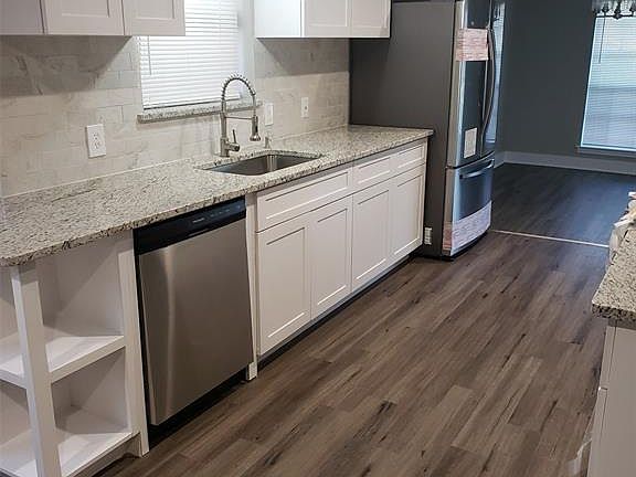 3rd image of 1318 Pecan Valley Dr