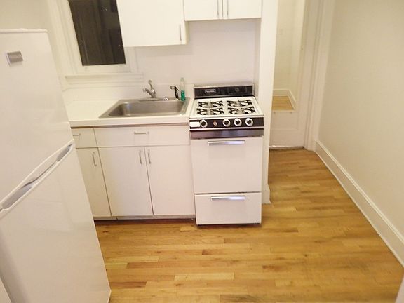 5th image of 415 W 47th St #2RW