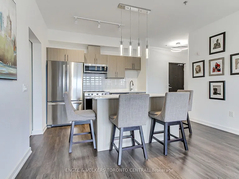 430 Essa Rd #418 — Photo 6