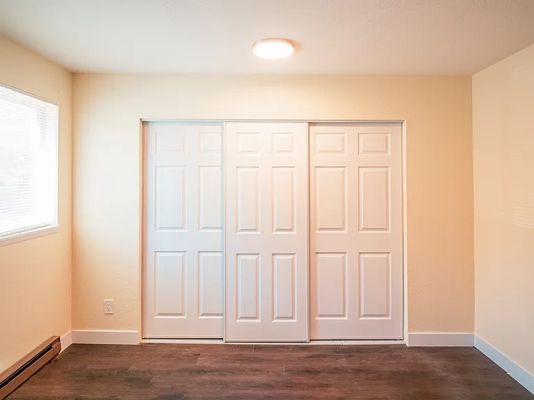 Voltaire Court Apartments — Photo 5