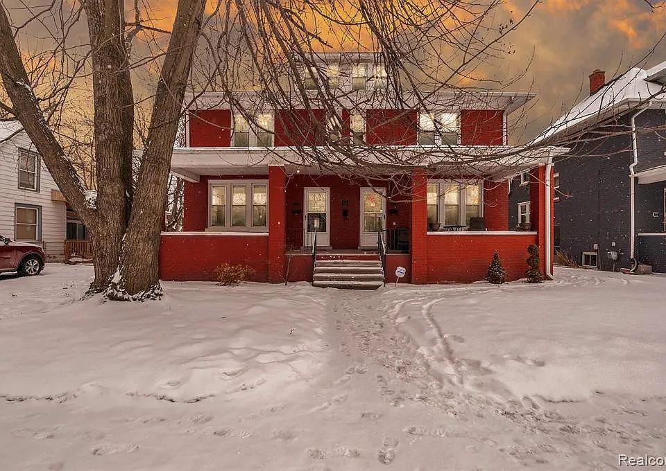 1st image of 22216 Park St