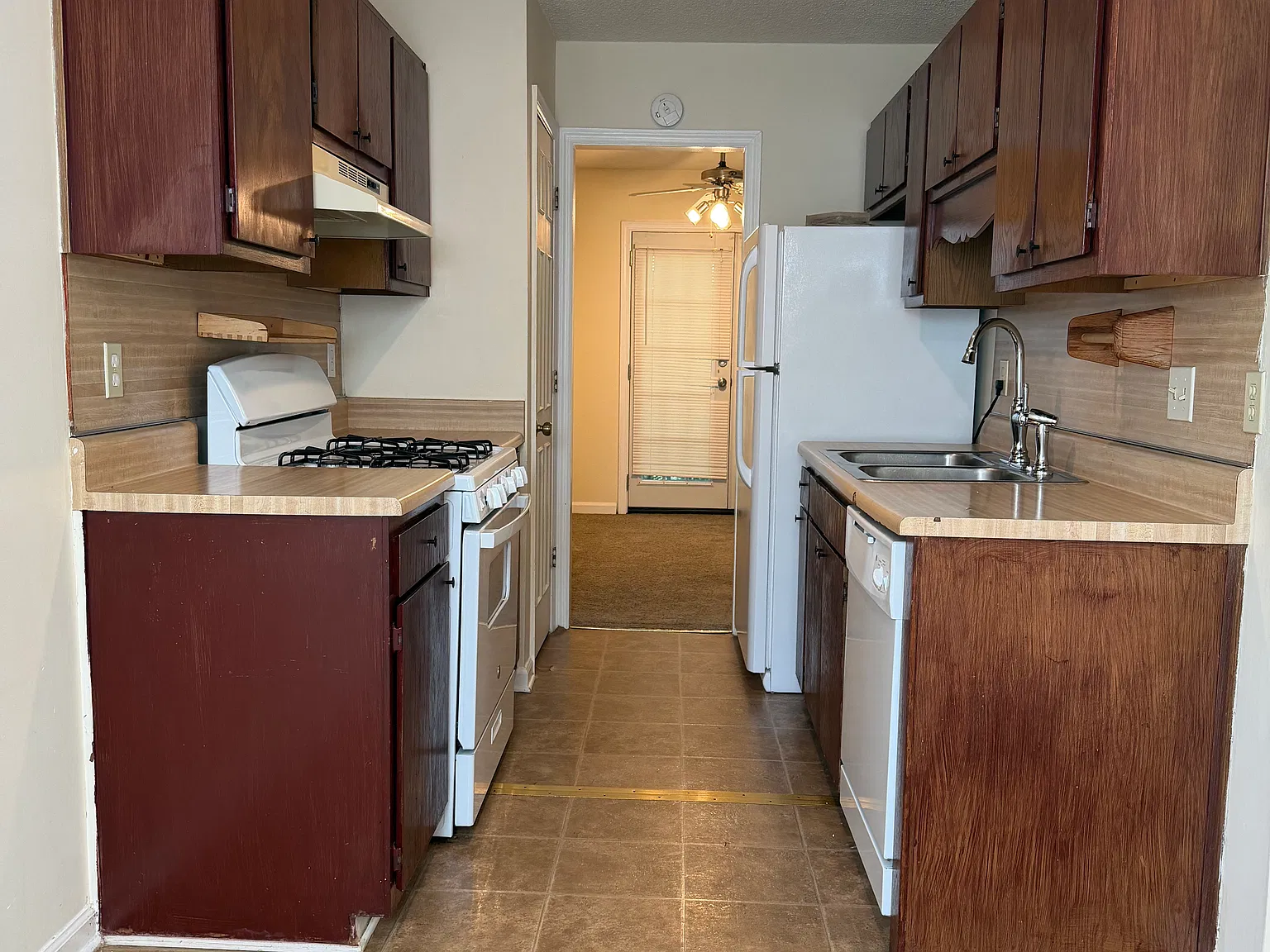 2 bed, 2.5 bath, 1288 sqft, $1,600 — Photo 2