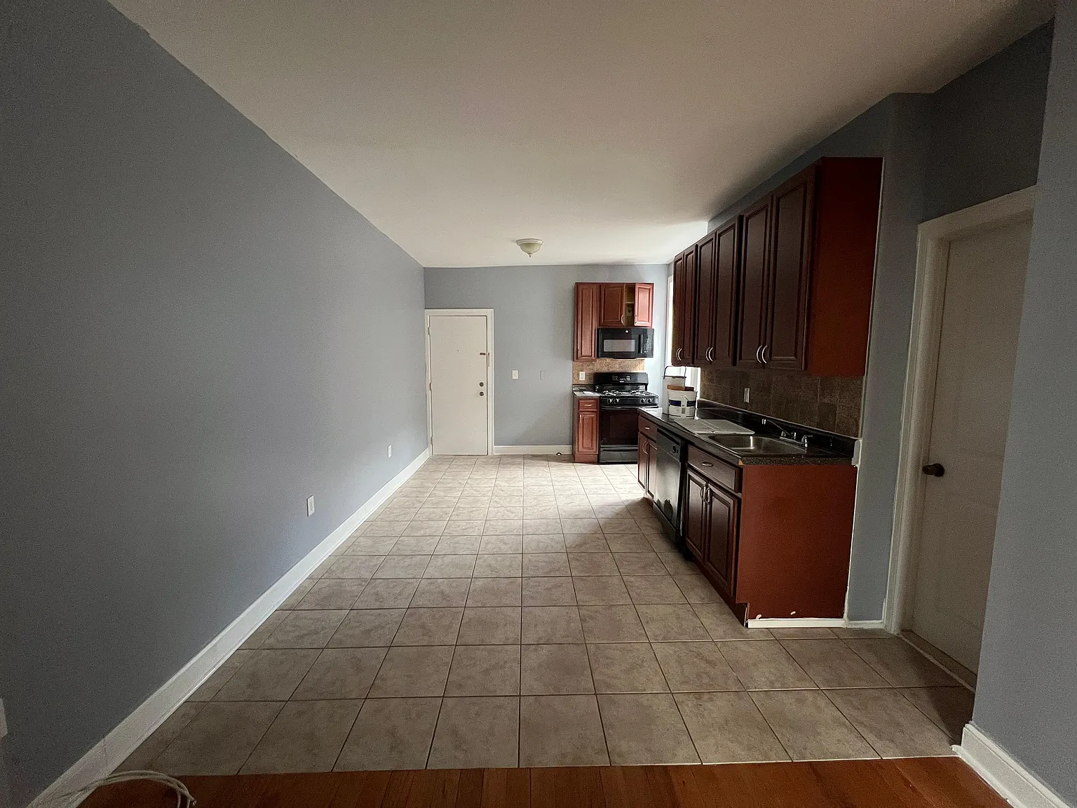 2 bed, 750 sqft, $1,825 — Photo 2