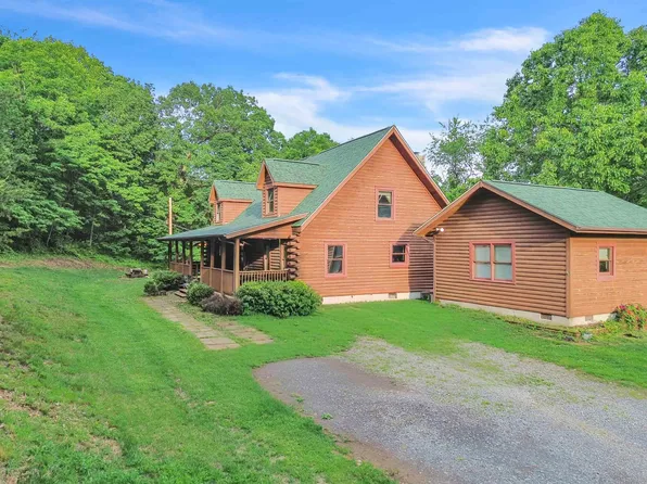 210 Huckleberry Ln, Narrows, VA 24124