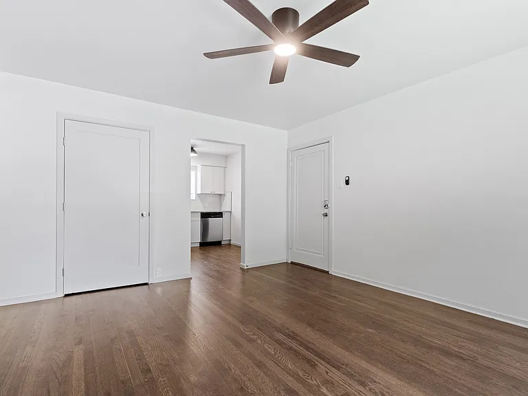 Clermont Apartments — Photo 30