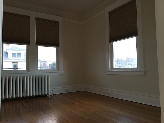 3rd image of 17 Glenwood Blvd #2