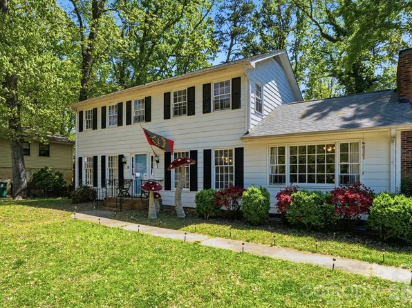 1135 McLaughlin Dr, Charlotte, NC 28212
