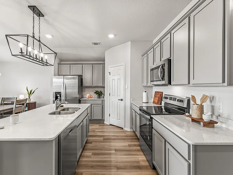 Kitchen (all appliances included)