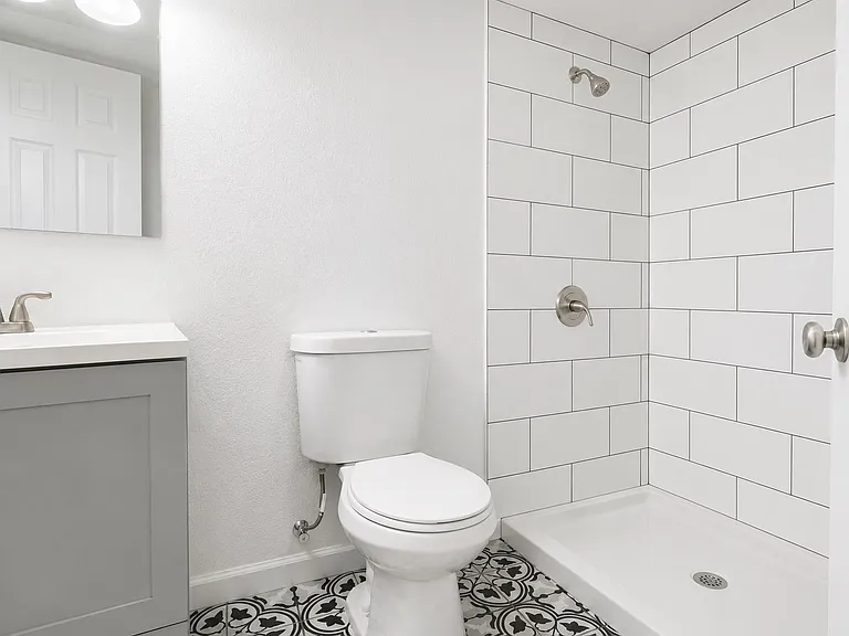 2533 S Olivia Ave — Photo 3