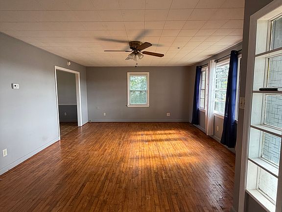 3rd image of 708 Springfield Rd
