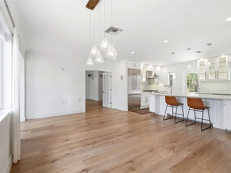141 Giralda Blvd NE — Photo 4