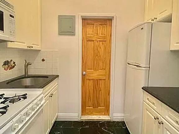 5th image of 536 E 89th St APT B