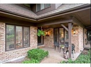 1737 Mission Hills Rd, Northbrook, IL 60062