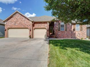 5464 S Pinehurst Ave, Springfield, MO 65810