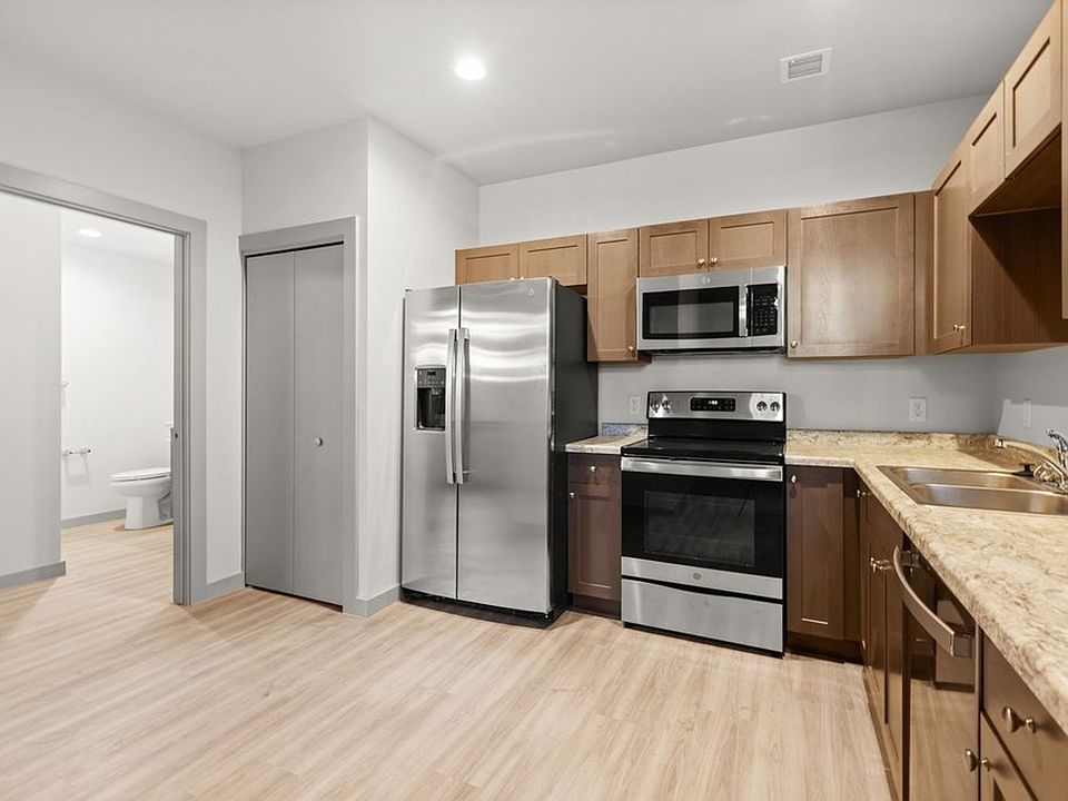 1st image of 1127 Alderson Ave #105
