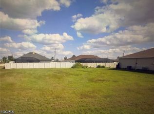 3013 NE 2nd Pl, Cape Coral, FL 33909