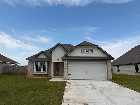 317 Harvest Lake Dr, Snook, TX 77878