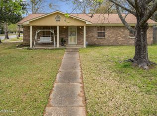 268 McCool St, Ocean Springs, MS 39564