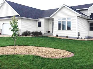 2590 Fox Hollow Ln, Owatonna, MN 55060