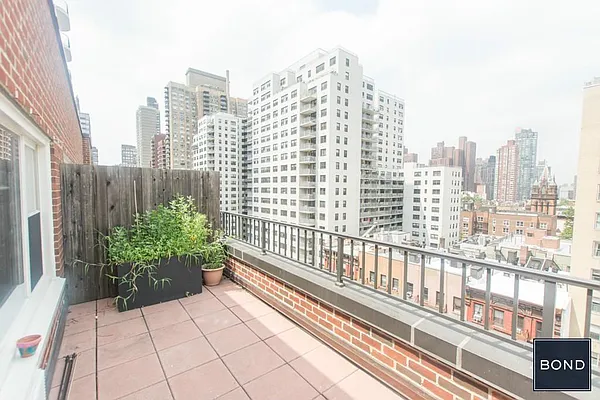 Rented by Bond New York | media 23