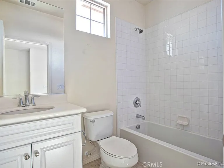 34 Roycroft — Photo 8