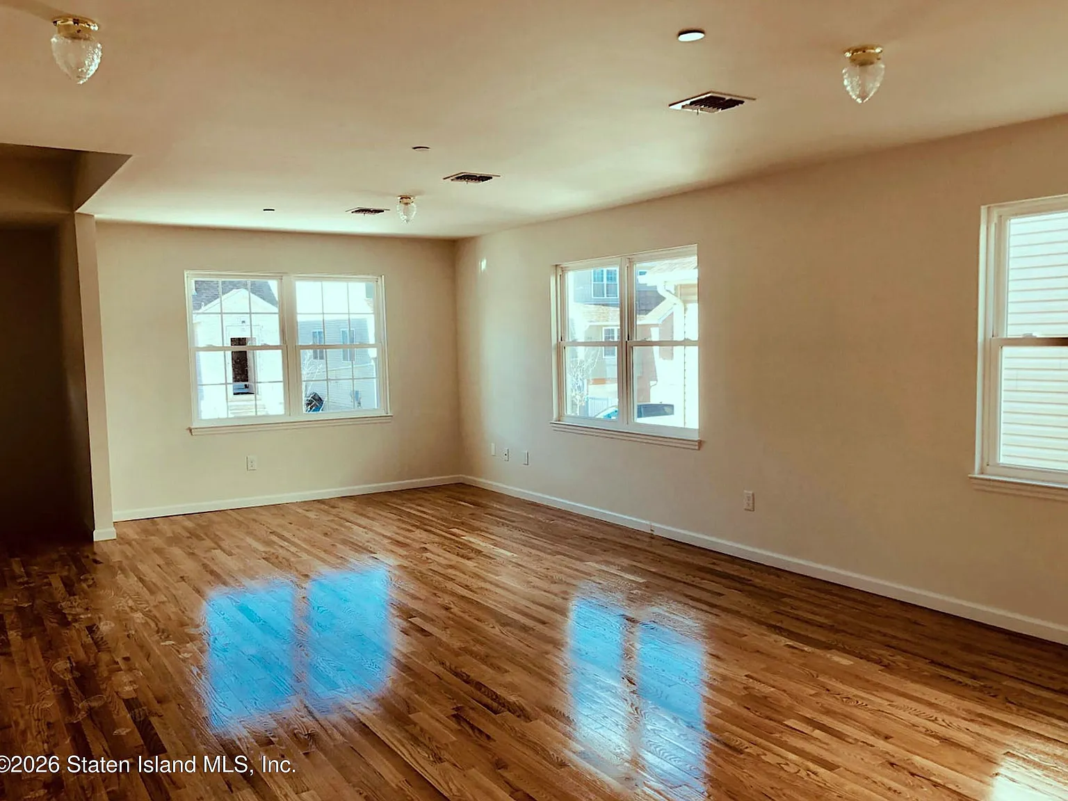 3 bed, 2.5 bath, 2065 sqft, $3,100 — Photo 4