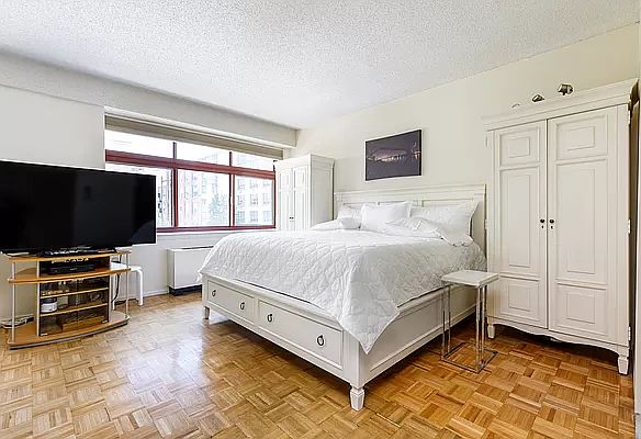 1st image of 4-74 48th Ave #2L