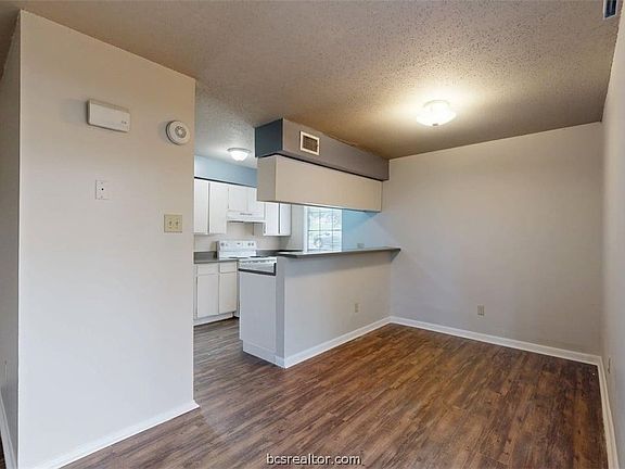 5th image of 1016 Autumn Cir APT B