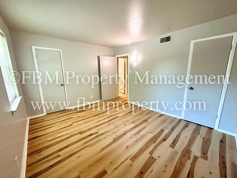 518 N Rogers St #208 — Photo 17