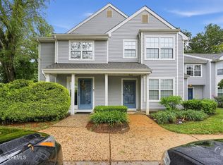 407 Hampton Ct, Manalapan, NJ 07726
