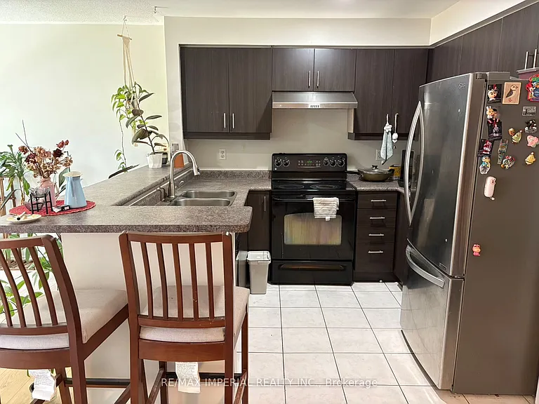 453 Heddle Cres — Photo 11