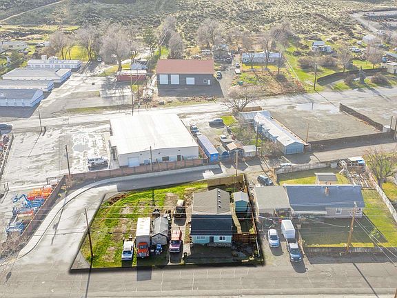 3rd image of Deer St W
