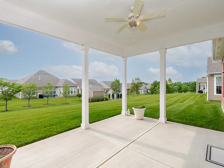 476 Carrick Dr — Photo 33