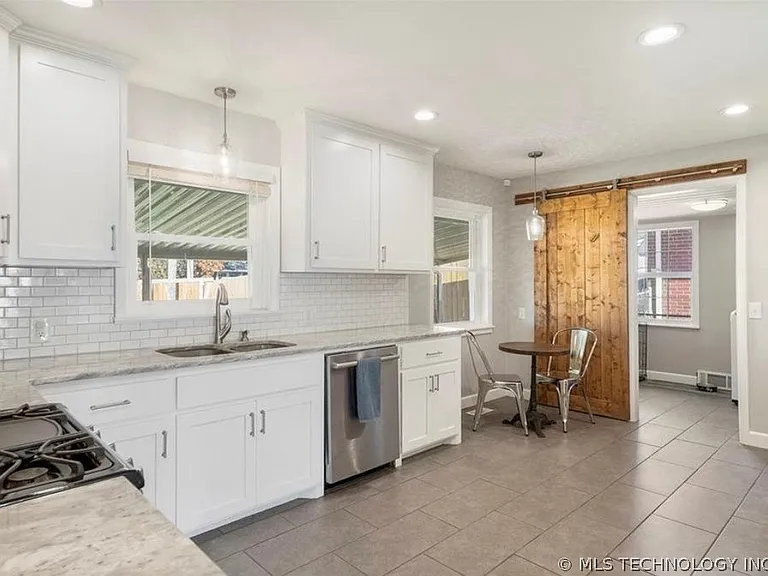 2426 S Louisville Ave — Photo 23