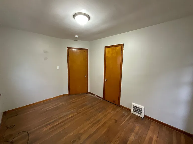 11013 Lincoln Ave — Photo 3